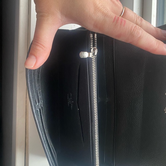 Louis Vuitton Wallet - Picture 4 of 4